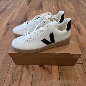 BRAND NEW VEJA V12 LEATHER SHOES MENS SIZE 10